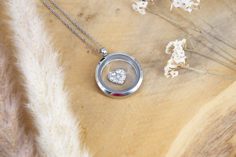 Médaillon Pierre Synthétique Blanc Et Strass - Monture Métal Argenté, Lanière Cuir, Neuf Avec étiquettes